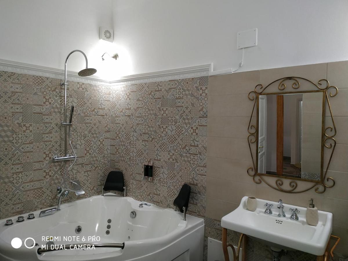 Le Suite Del Teatro Cucinino Privato Tarente Extérieur photo